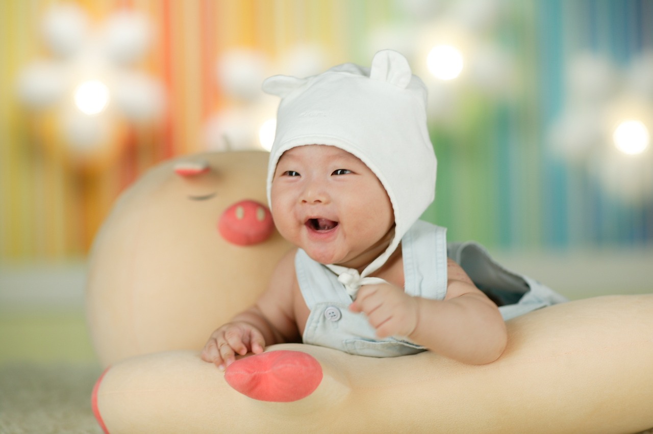 孕妈供卵生的宝宝夏季热的症状（孕妈供卵生的宝宝夏天生热痱怎么办）