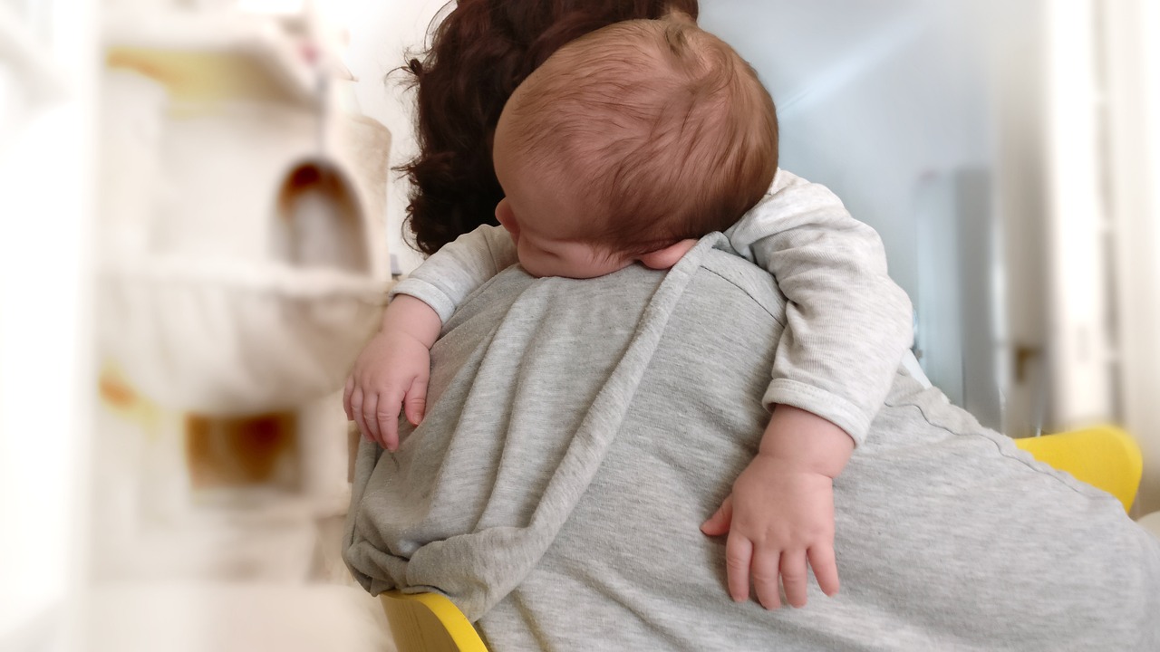 孕妈供卵生的宝宝吃夜奶的危害性（孕妈供卵生的宝宝吃夜奶的危害性大吗）